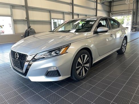 Used 2022 Nissan Altima 2.5 SV image 1