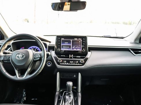 Used 2022 Toyota Corolla Cross XLE FWD image 14