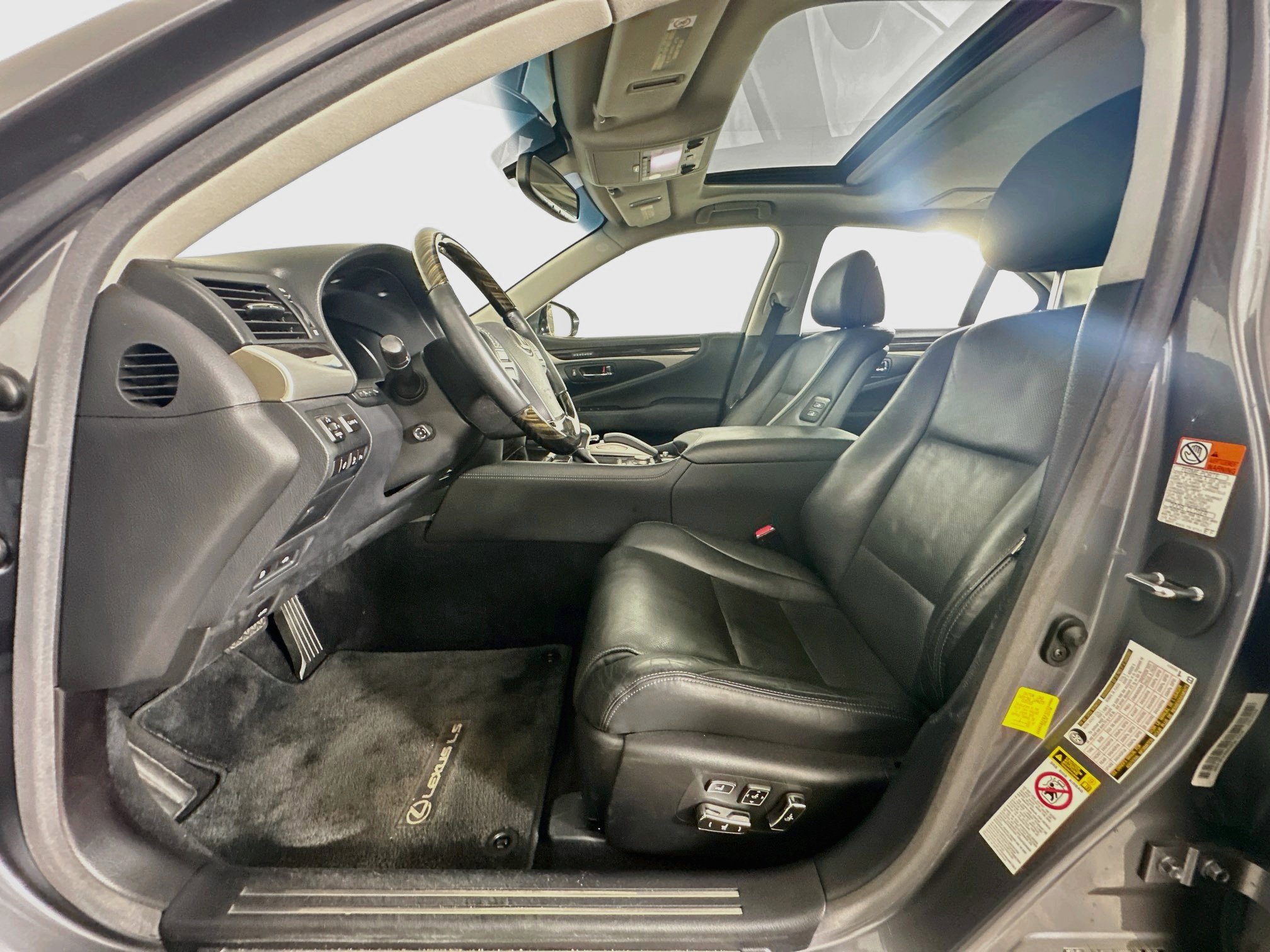 Used 2016 Lexus LS 460 w/ Comfort Package RWD image 13