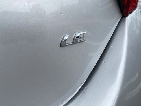 Used 2018 Toyota Corolla LE image 12