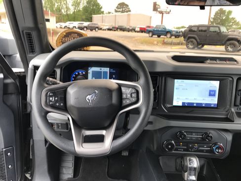 Used 2022 Ford Bronco 4-Door image 9