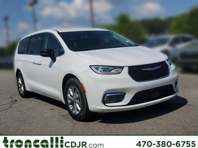 Used 2024 Chrysler Pacifica Touring-L