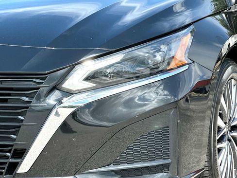 Used 2025 Nissan Altima 2.5 SV FWD image 16