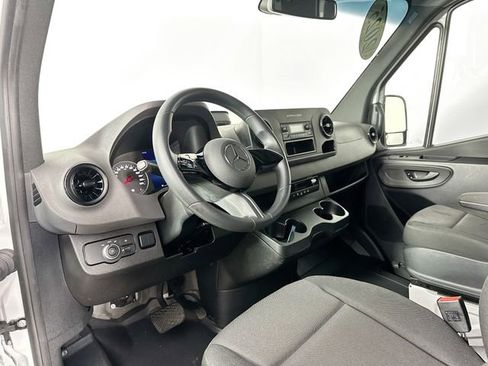 Used 2025 Mercedes-Benz Sprinter 2500 image 16