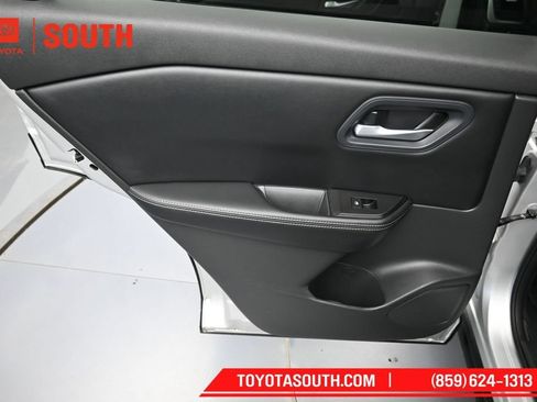 Used 2024 Nissan Rogue SV AWD/4WD image 26