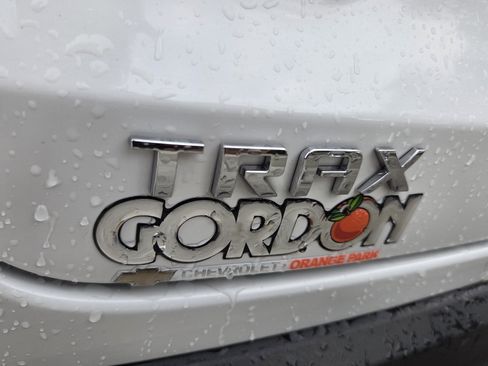 Certified 2025 Chevrolet Trax LT w/ LT Convenience Package FWD image 19