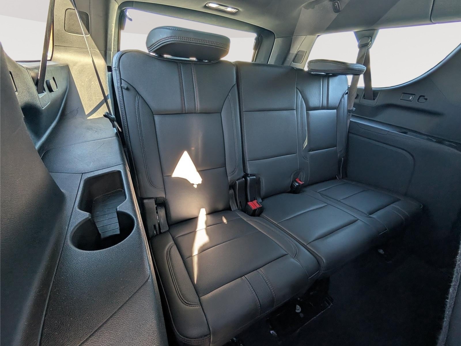 Used 2024 Chevrolet Suburban RST RWD image 14