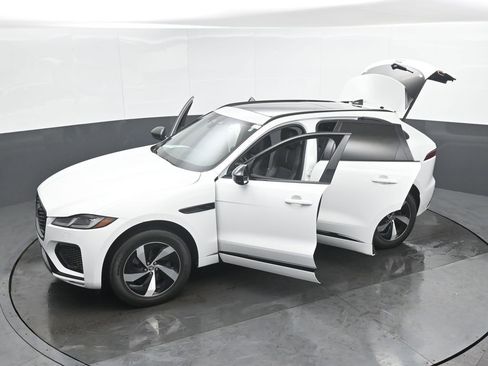Used 2024 Jaguar F-PACE R-Dynamic S image 55