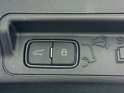 Used 2023 Ford Explorer Limited image 30