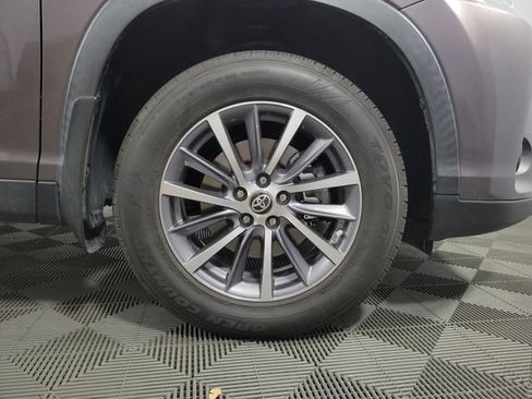 Used 2019 Toyota Highlander XLE AWD/4WD image 13