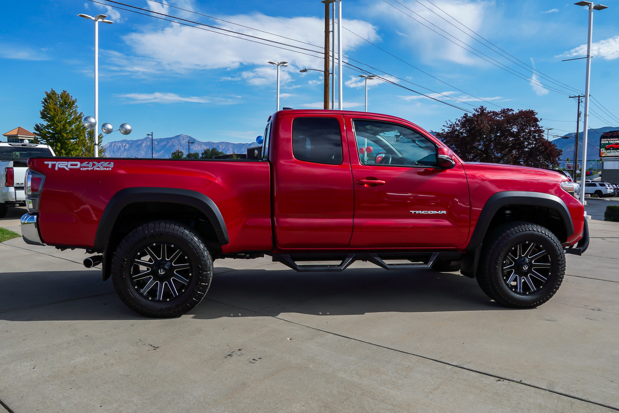 Certified 2022 Toyota Tacoma TRD Off-Road AWD/4WD image 9