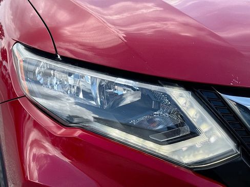 Used 2017 Nissan Rogue SV FWD image 36