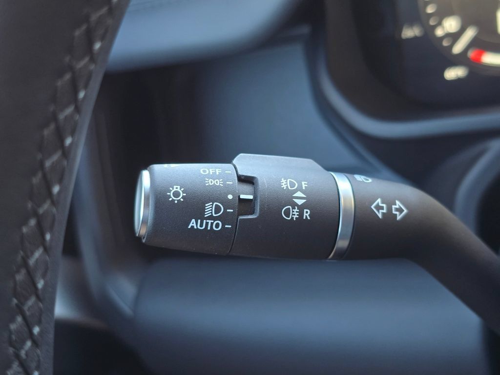 Used 2025 Land Rover Defender 110 S AWD/4WD image 30