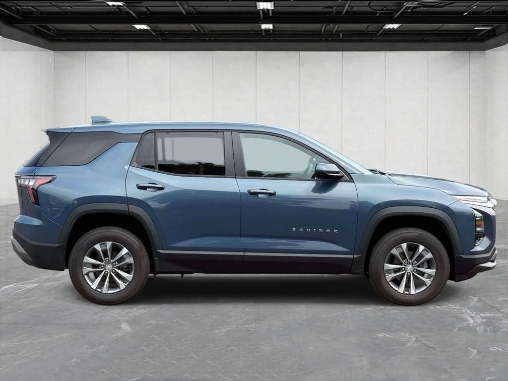 Used 2025 Chevrolet Equinox LT w/ Safety and Technology Package FWD image 4