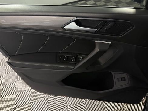 Used 2024 Volkswagen Tiguan SE w/ Panoramic Sunroof Package FWD image 23