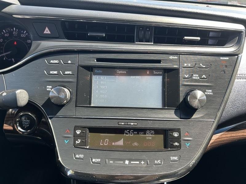 Used 2015 Toyota Avalon XLE w/ Preferred Accessory Package FWD image 11
