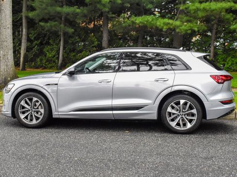 Used 2021 Audi e-tron Premium Plus w/ Premium Plus Package image 4