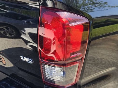 Used 2021 Toyota Tacoma SR5 RWD image 9