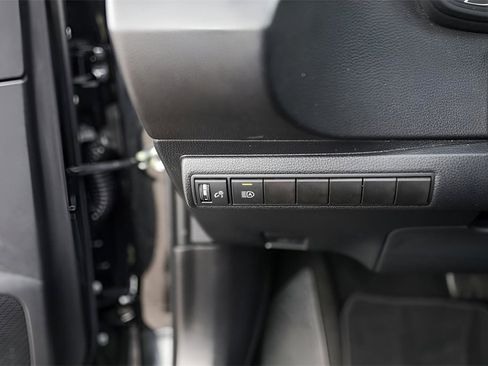 Used 2022 Toyota Corolla LE image 23