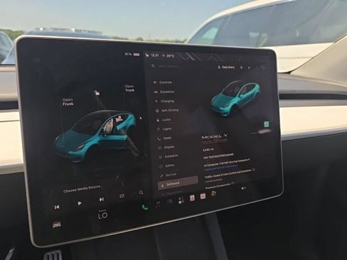 Used 2024 Tesla Model Y Performance AWD/4WD image 11