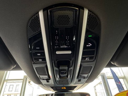 Used 2019 Porsche Cayenne S image 19