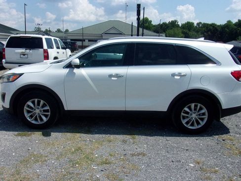 Used 2018 Kia Sorento FWD image 5