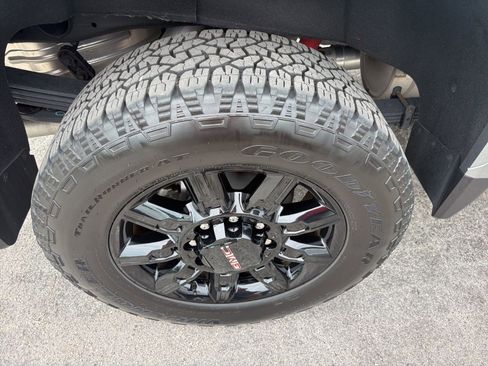 Used 2025 GMC Sierra 2500 AT4 w/ Technology Package AWD/4WD image 13