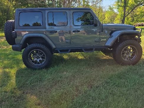 Used 2020 Jeep Wrangler Unlimited Sahara AWD/4WD image 13