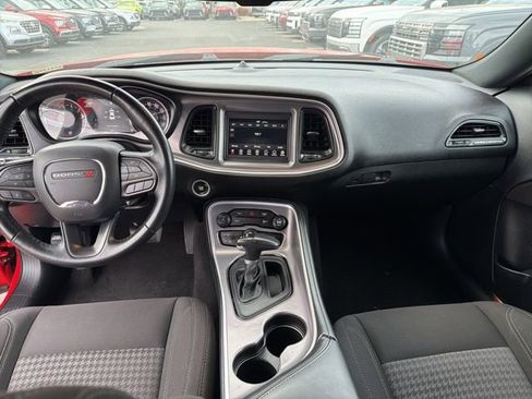 Used 2022 Dodge Challenger SXT image 25