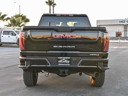 Used 2025 GMC Sierra 2500 AT4 AWD/4WD image 8