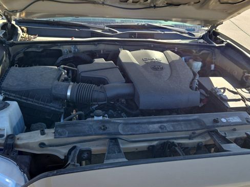 Used 2019 Toyota Tacoma SR5 image 12