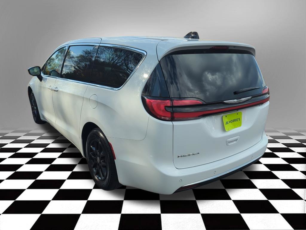Used 2025 Chrysler Pacifica Select FWD image 5