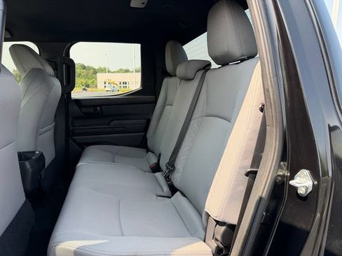 Used 2025 Toyota Tacoma SR5 AWD/4WD image 15