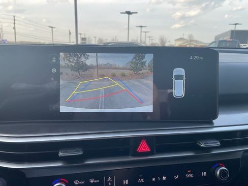 Used 2025 Kia Sorento S image 15