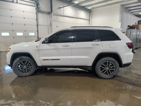 Used 2018 Jeep Grand Cherokee Trailhawk w/ Trailhawk Luxury Group AWD/4WD image 5
