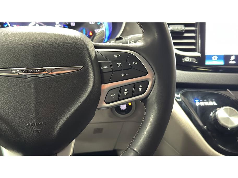 Used 2024 Chrysler Pacifica Touring-L FWD image 35