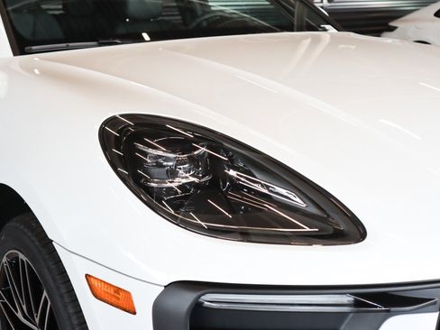 New 2026 Porsche Macan image 30