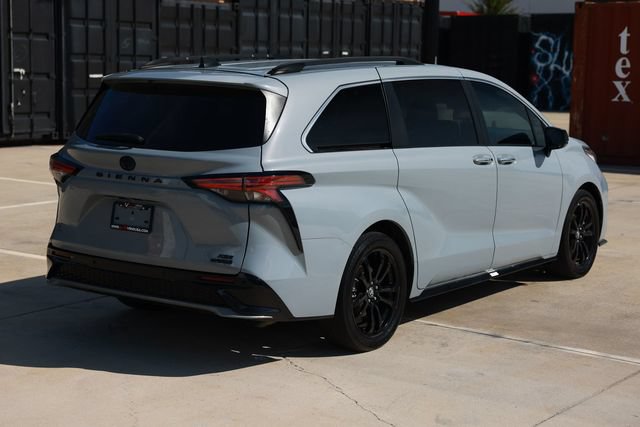 Used 2023 Toyota Sienna XSE FWD image 14