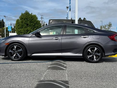 Used 2016 Honda Civic Touring image 2