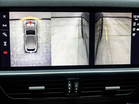 Used 2023 Porsche Cayenne Platinum Edition image 30