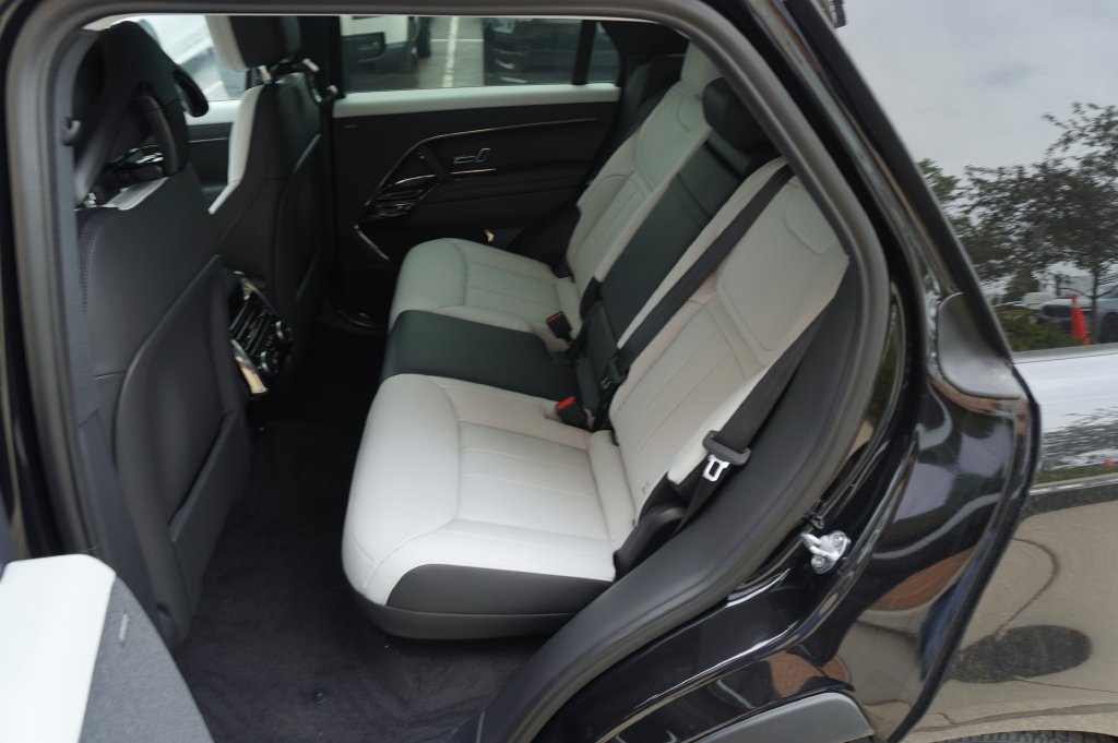 Certified 2026 Land Rover Range Rover Sport Dynamic SE AWD/4WD image 35