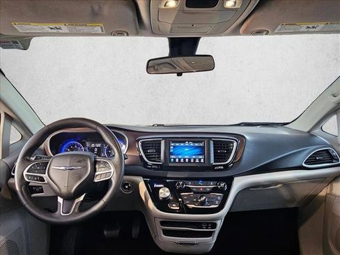 Used 2018 Chrysler Pacifica LX image 23