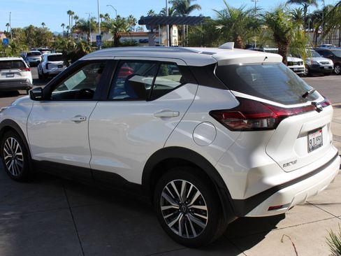 Used 2024 Nissan Kicks SV image 7
