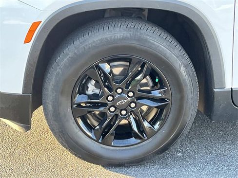 Used 2023 Chevrolet Traverse LT w/ Midnight/Sport Edition image 9