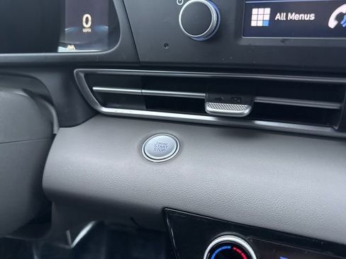 Used 2022 Hyundai Elantra SEL image 27