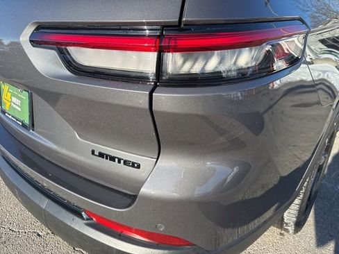 Used 2023 Jeep Grand Cherokee L Limited w/ Black Appearance Package image 37