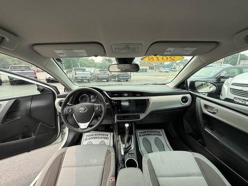 Used 2018 Toyota Corolla LE w/ Carpet Mat Package (TMS) FWD image 13