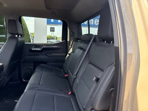 Used 2022 Chevrolet Silverado 1500 LT Trail Boss w/ LT Trail Boss Premium Package AWD/4WD image 13