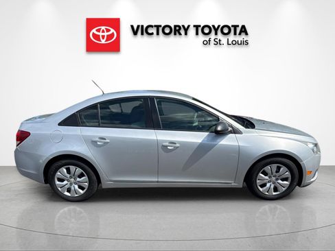 Used 2013 Chevrolet Cruze LS FWD image 2
