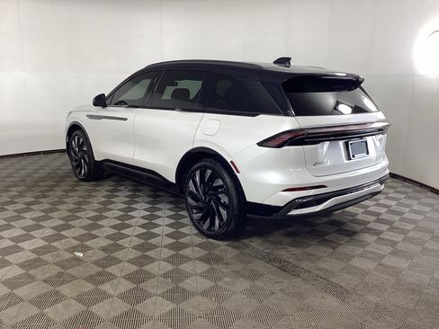 Used 2025 Lincoln Nautilus Reserve AWD/4WD image 4